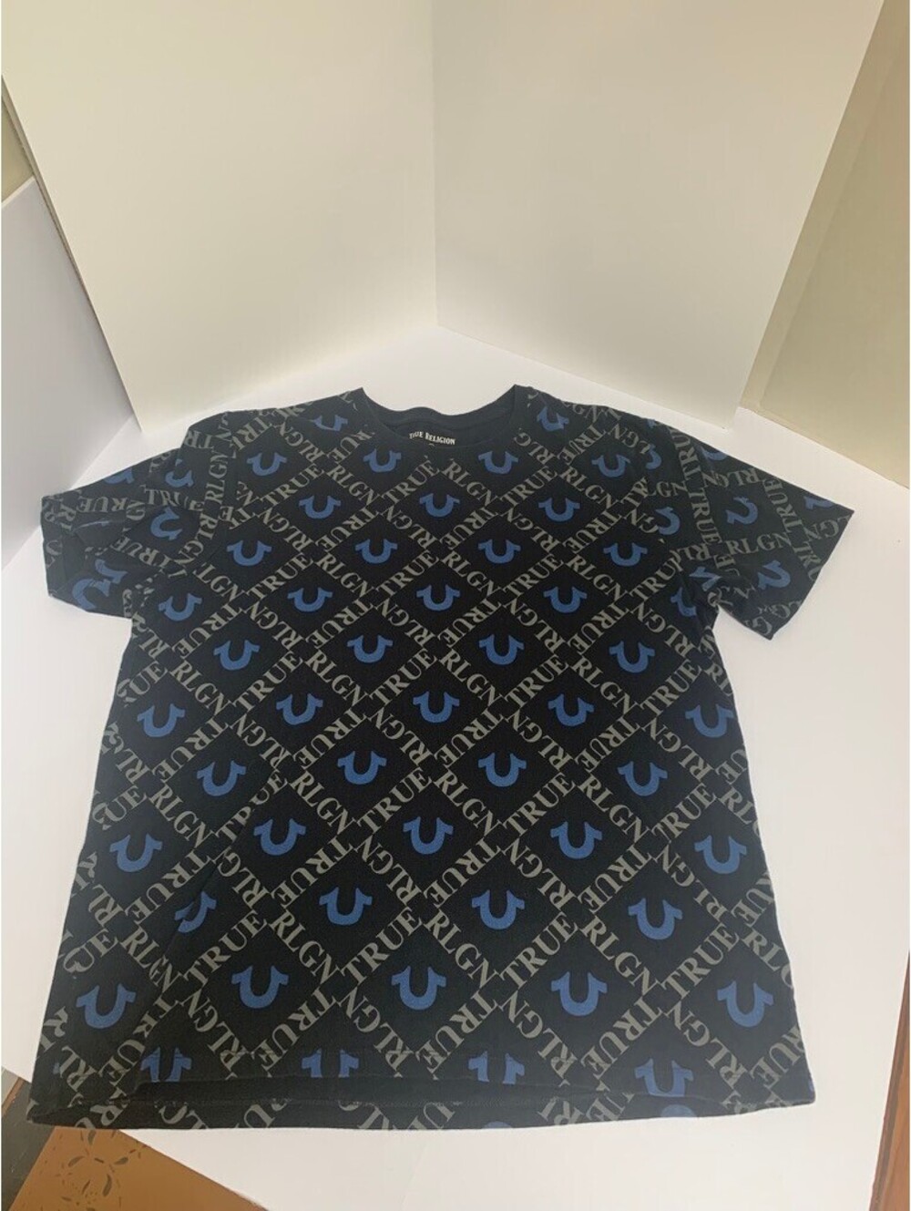 True Religion Mens XXL Black Blue All Over Logo Horseshoe Graphic T Shirt